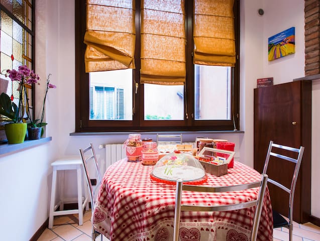 La Rosa Scarlatta – Upper town apartments 8 guests gallery image 4