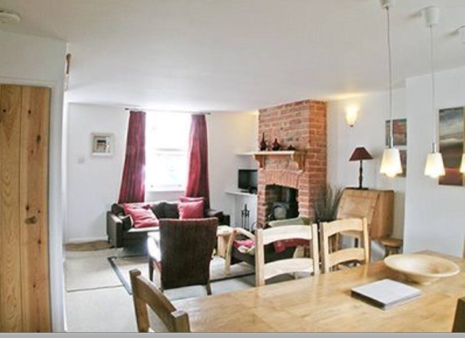 Ground floor: Living/dining room.