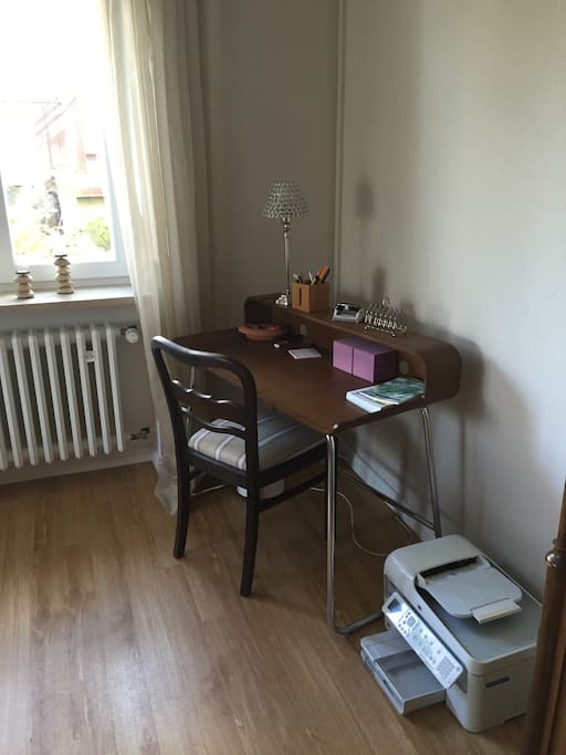 Schreibtisch