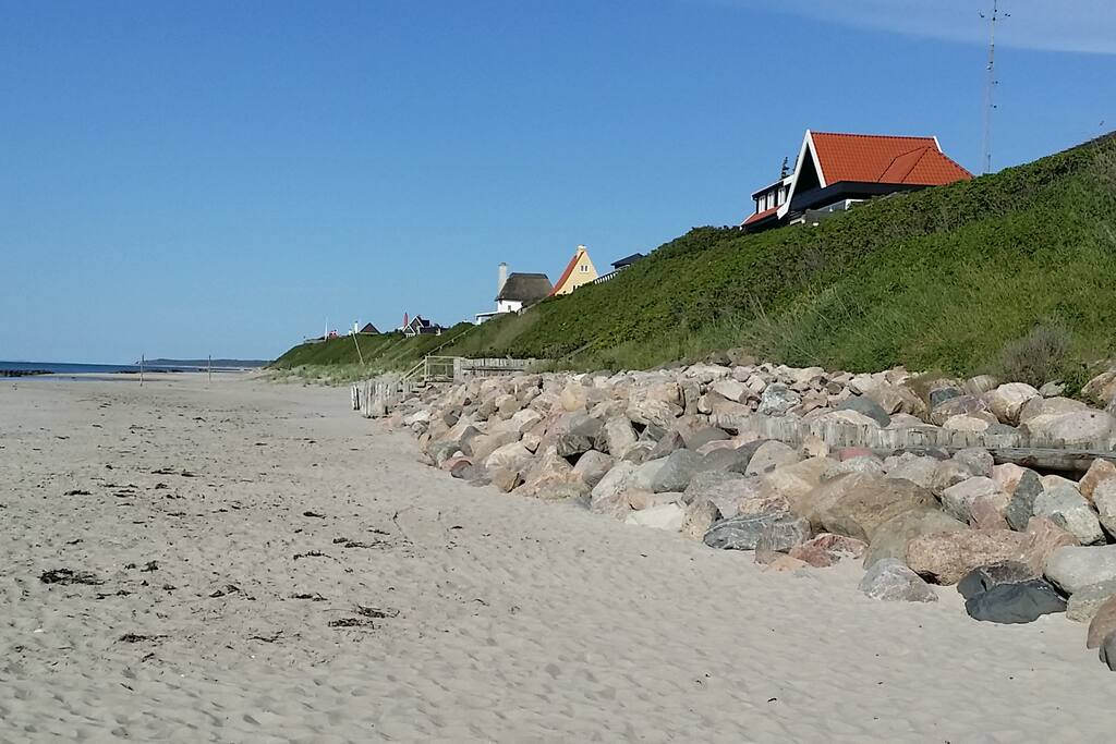 Kort afstand til Liseleje Strand.