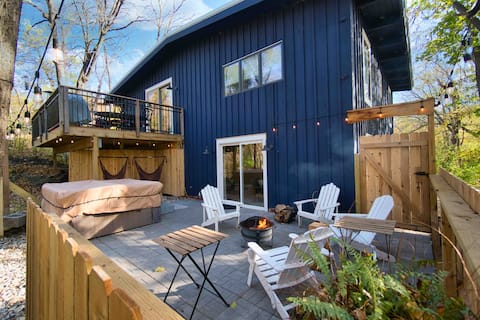 Stunning Home! Kayak, HotTub &Arcade Nature Galore