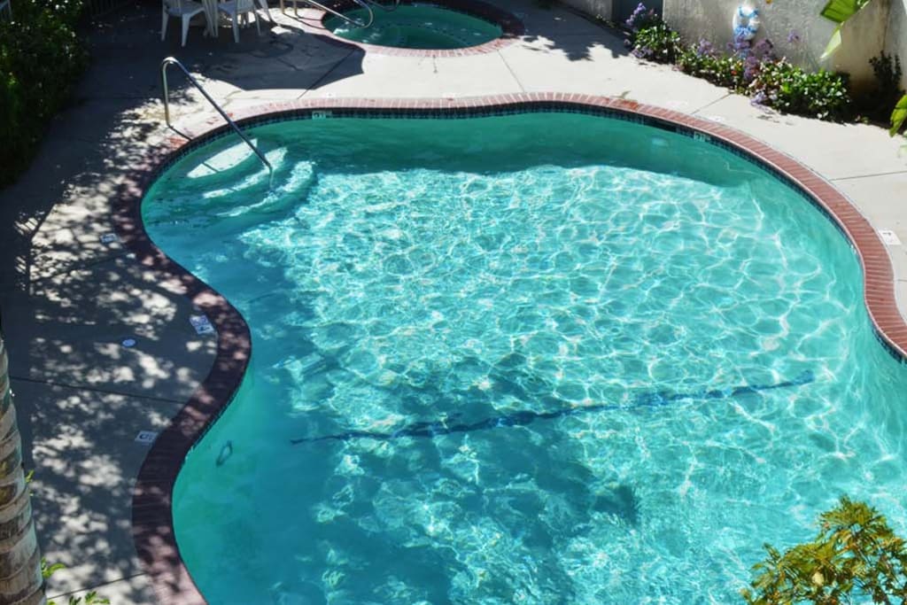 Swimming Pool & Hot Tub