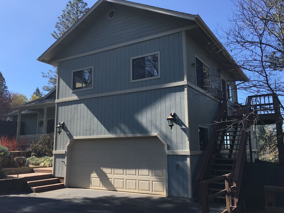 Country Escape sits above Main House with Private Staircase, Deck & Entrance