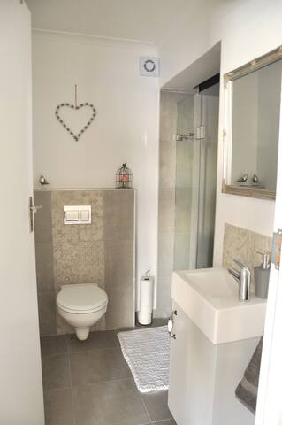 Lalapanzi lower deck gallery image 4