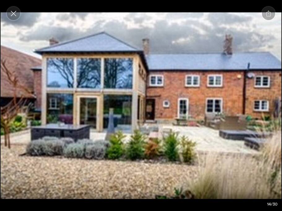 Glass Lounge External