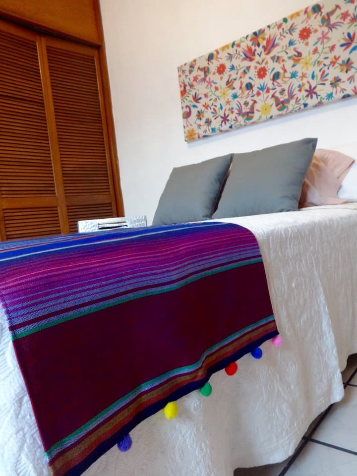 Спална соба со сопствена бања 