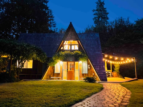 Burke Bay A-Frame Retreat w/Cedar Hot Tub
