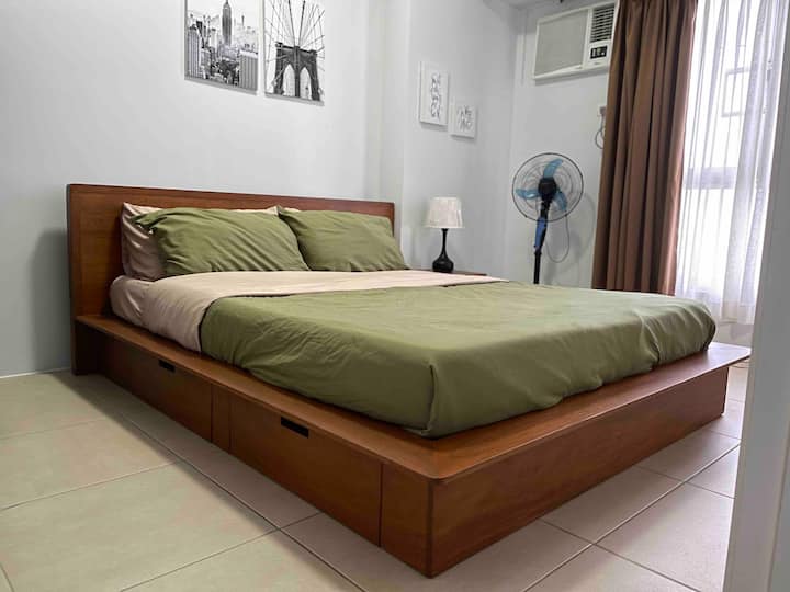 Ny queensize-dobbeltseng i jap