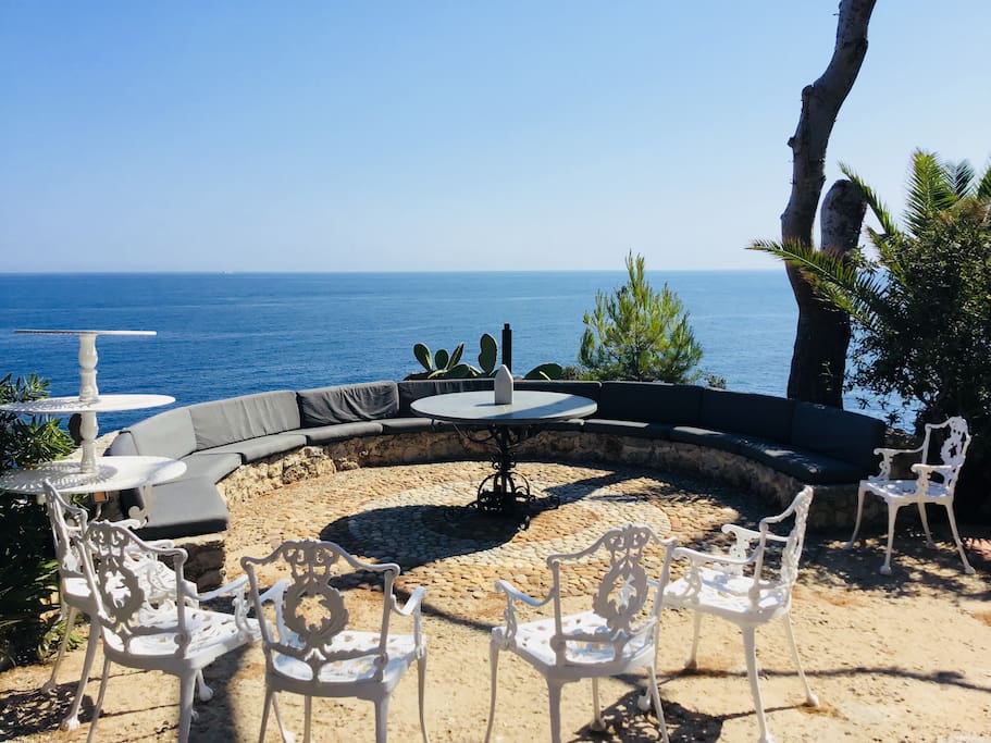 Salotto a picco sul mare