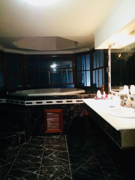 Baño con jacuzzi