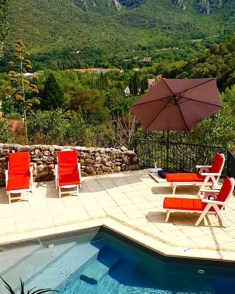 Stunning views, private pool, peaceful location