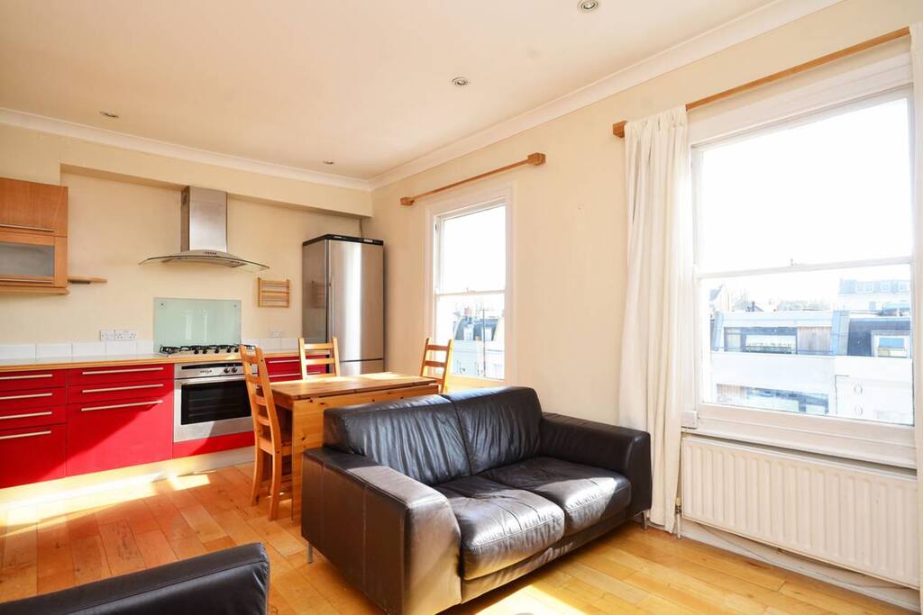 Kitchen/ sitting area