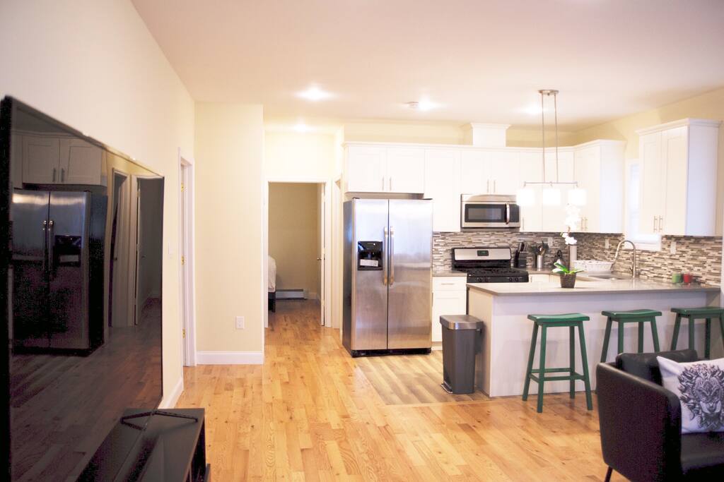 Huge open space with 75" TV