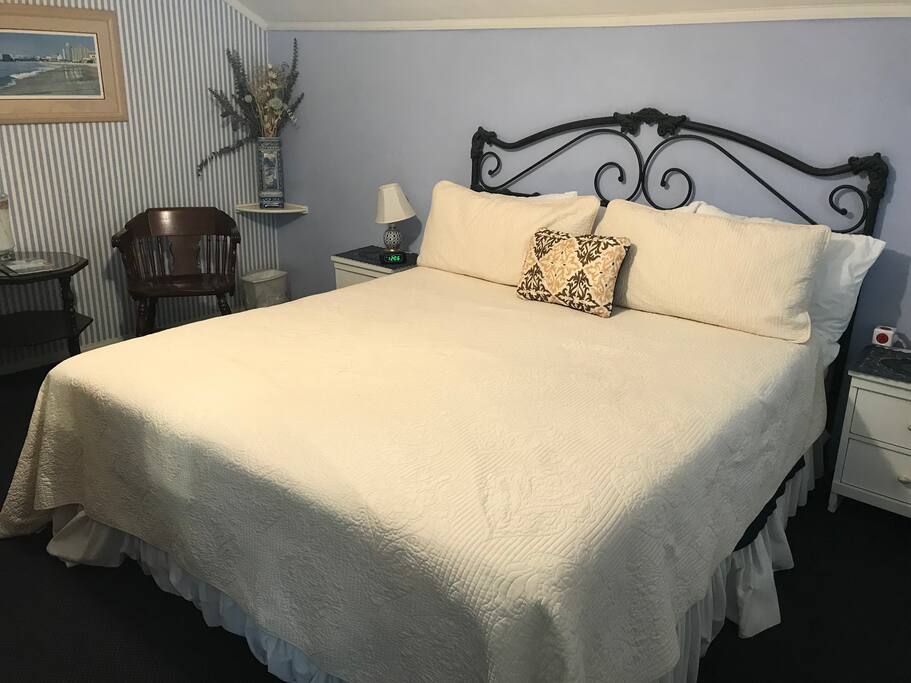 Laguna Beach - Master Room with private bathroom