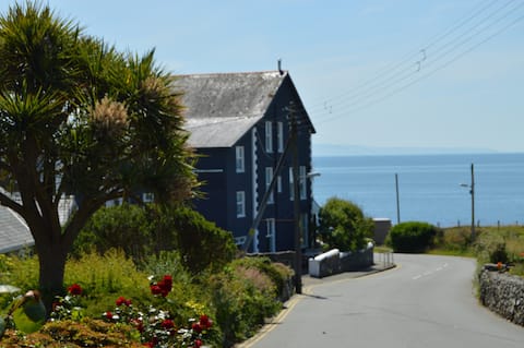 Beach House Big bookings Sleeps 24 Sea views
