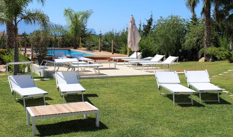 Island of the Sun (4 seats)