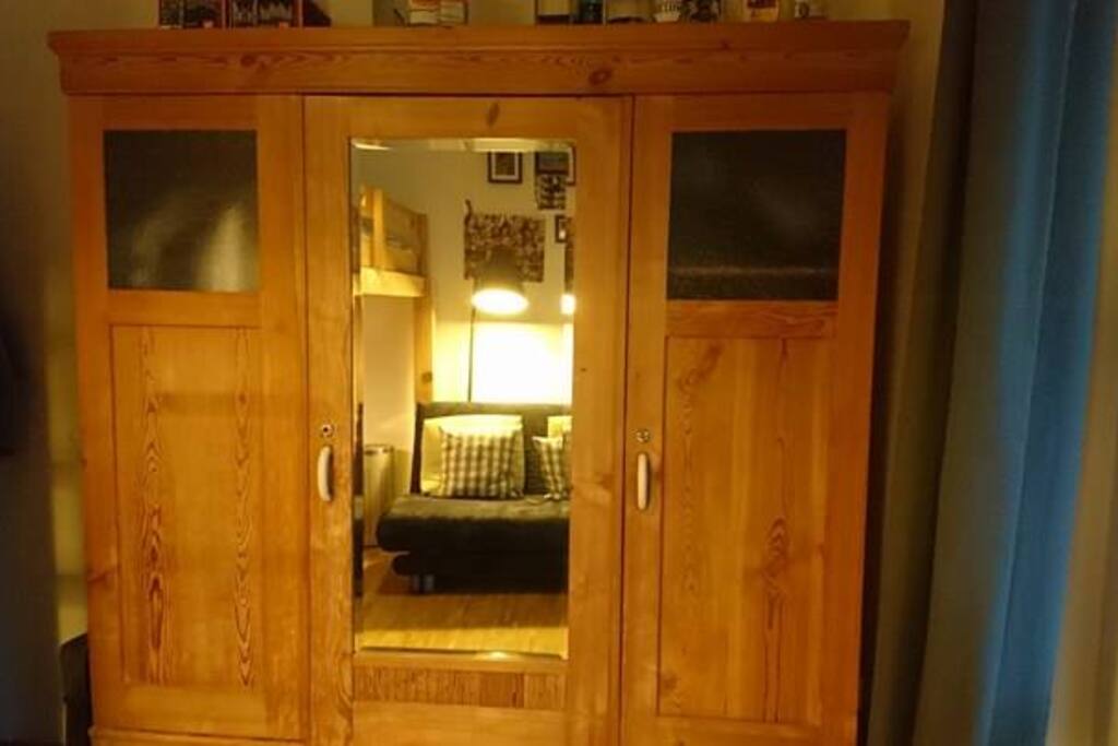 Kleiderschrank