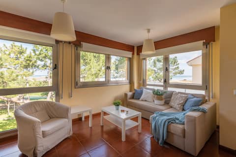 Top performing Airbnb: The green beam FGDR343F in San Vicente De La Barquera