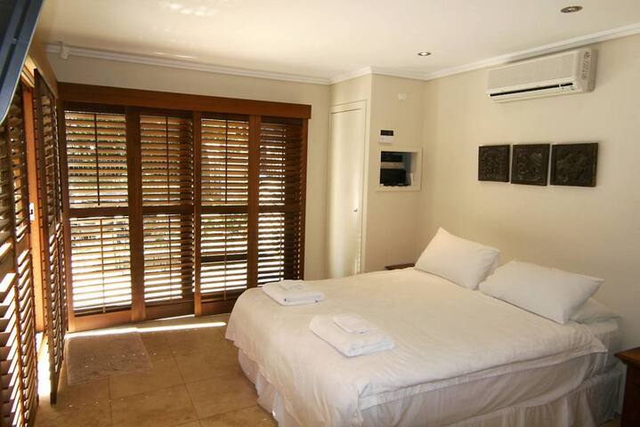 Luxury Beach Front Accom. Byron Bay gallery image 2