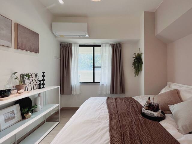 Elegant 3BR Apt by Daan Park | Elevator | Family gallery image 3