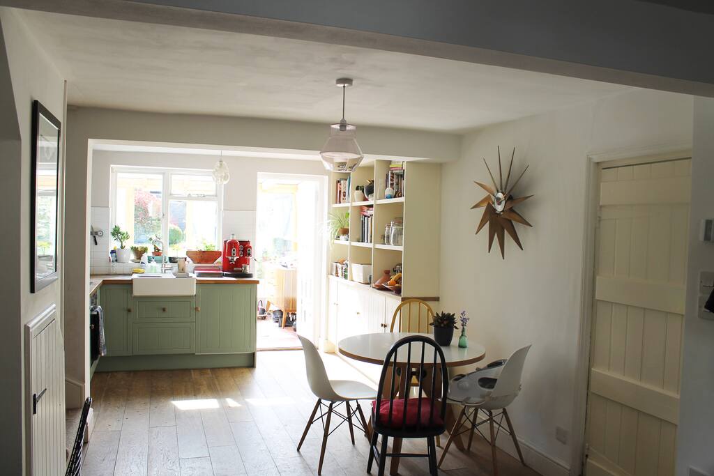 Kitchen & Dining