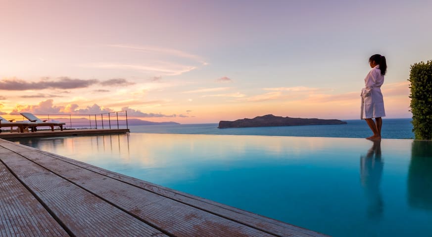 Lux Villa ★Heated pool ★ 500mt to Stalos beach