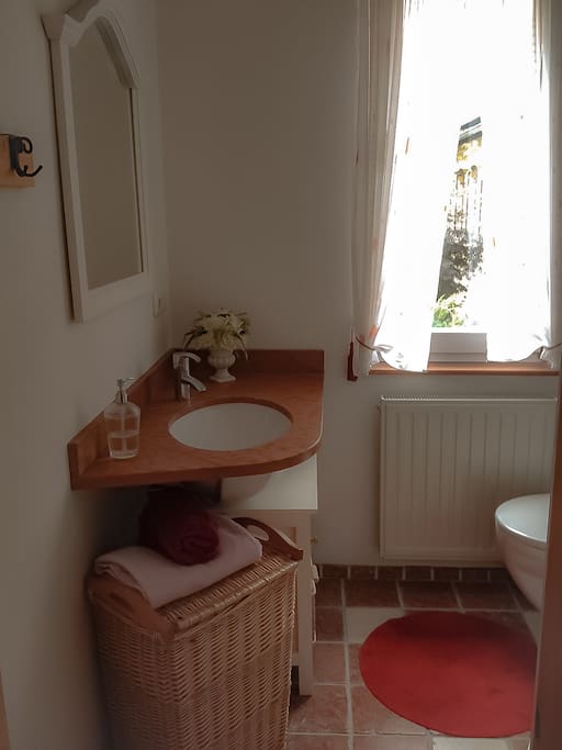 Badezimmer mit Dusche