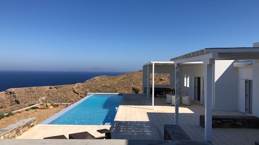Beautiful villa with breathtaking views in Syros gallery image 3