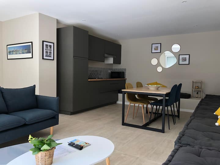 Peaceful haven with pool, hillside views Apartments for Rent in Marseille, ProvenceAlpesCôte