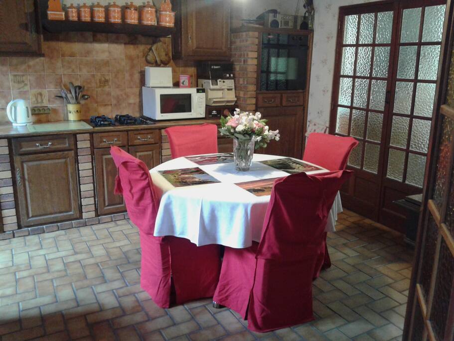 La cuisine avec coin repas
