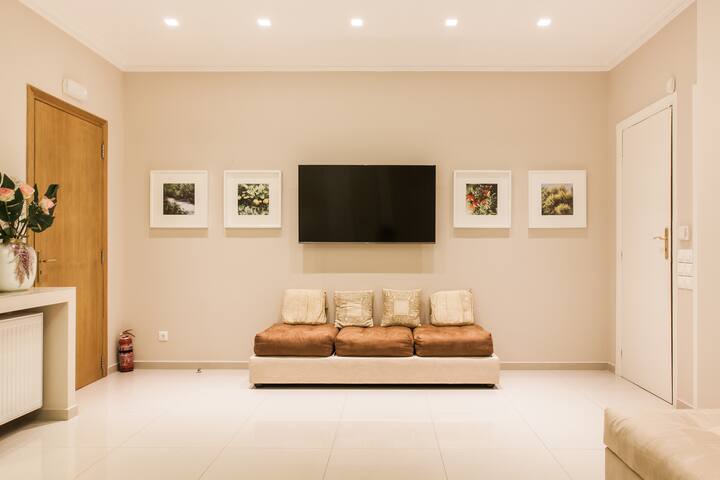 Athenian Rose: Elegant apartment in Central Athens gallery image 4