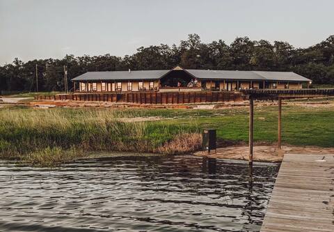 Misty Lake Lodge on 200 acres with private lake!