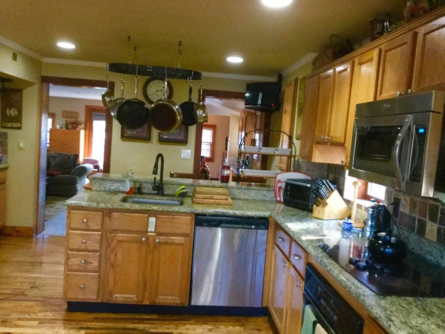 Gourmet kitchen with Henkel knives and top of line cookware
Sitting room with tv and sofa bed