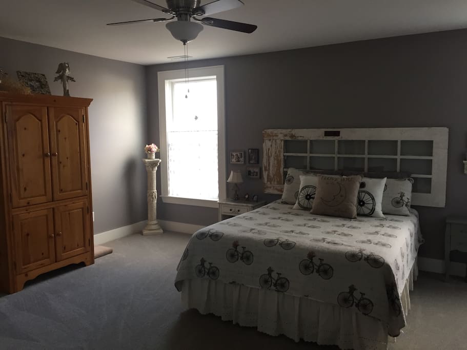 Bright & cheery space!