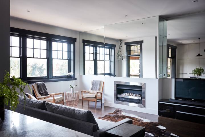 St Kilda Beachfront Penthouse gallery image 4