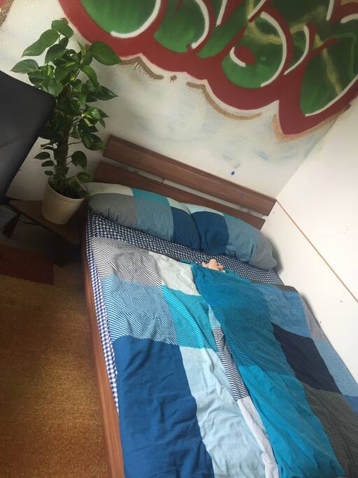 Das gemütliche 140cm Bett :)