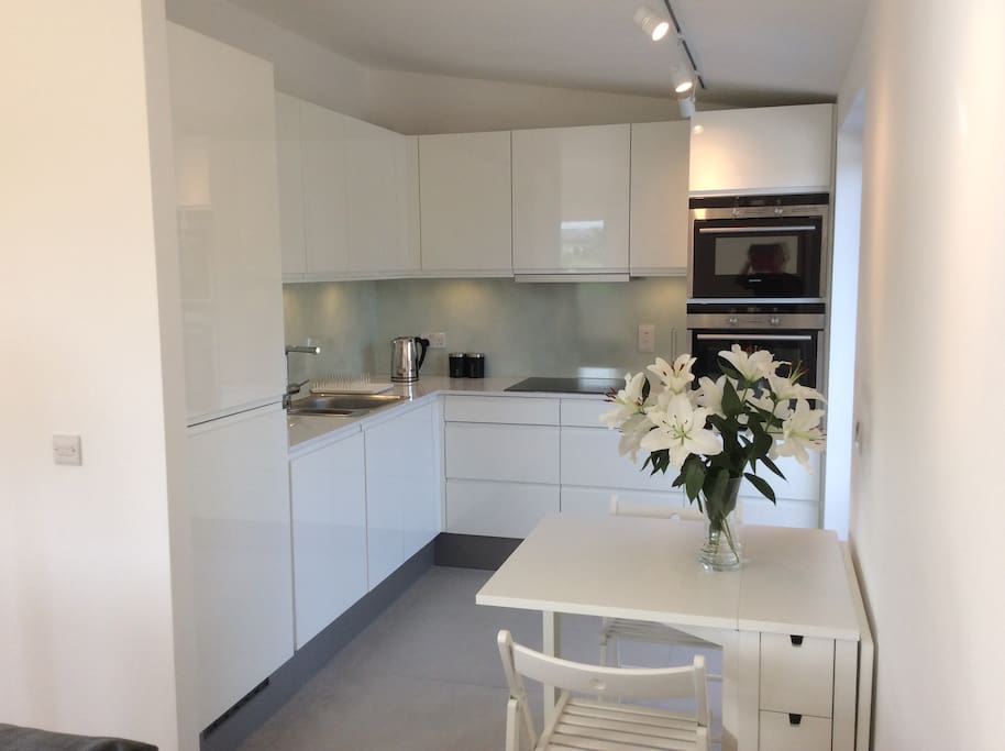 Fully fitted Kitchen