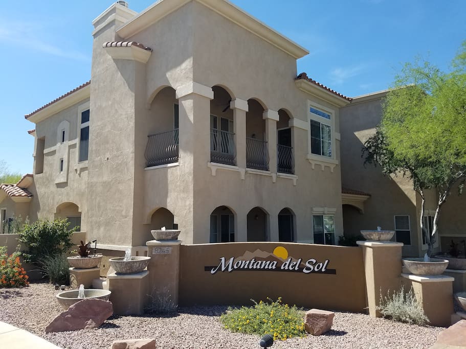Corner townhome, convenient access