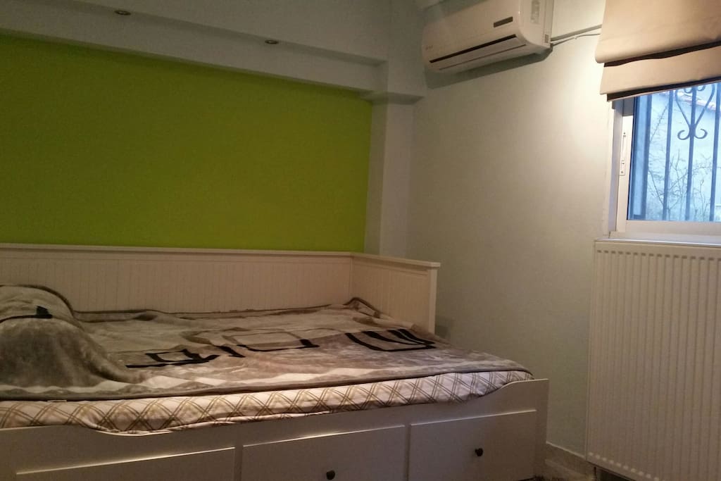 The bedroom with window at the backyard.Also closet inside.
