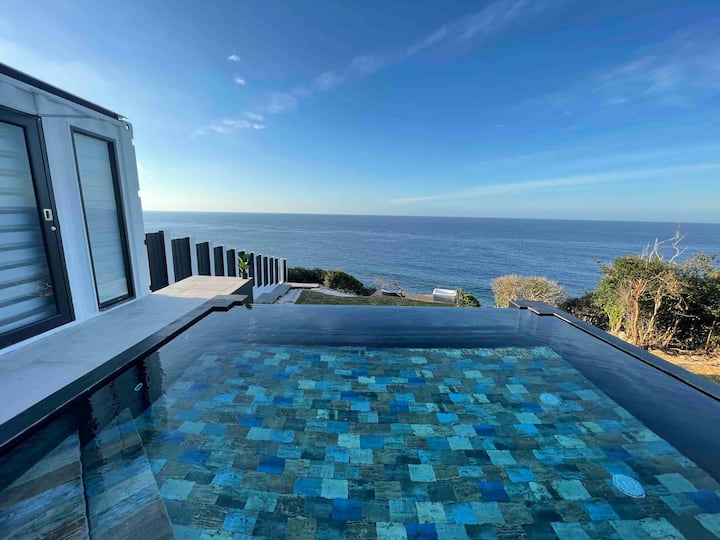 Shalom on the Cliff (Black) Luxury Suite in Quebradillas, Quebradillas