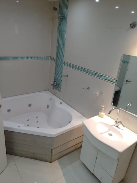 Beautiful dpto with services included and jacuzzi