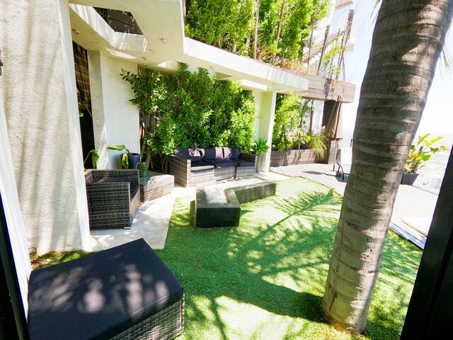 Hollywood Hills W/ Views gallery image 4