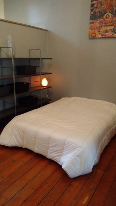 Chambre avec lit double