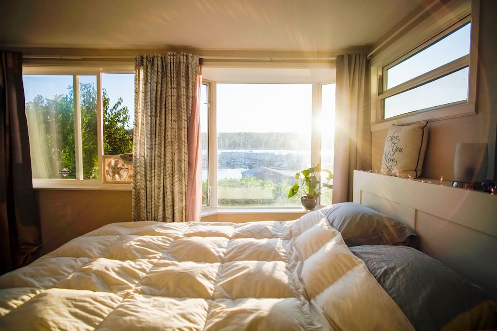 Wake up to a stunning view of the Poulsbo marina