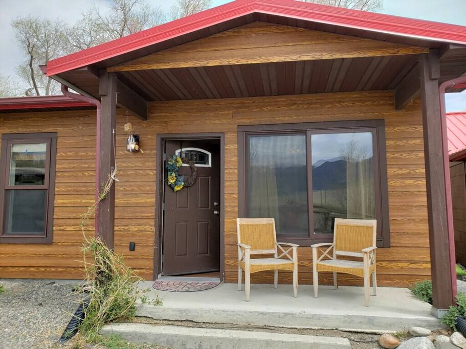 North Gate of Yellowstone - apartment with view - Cabins ...