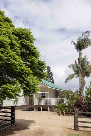 Black Cockatoo Bangalow gallery image 3