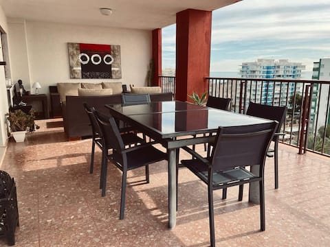 Modern penthouse with sea view and ample terrace