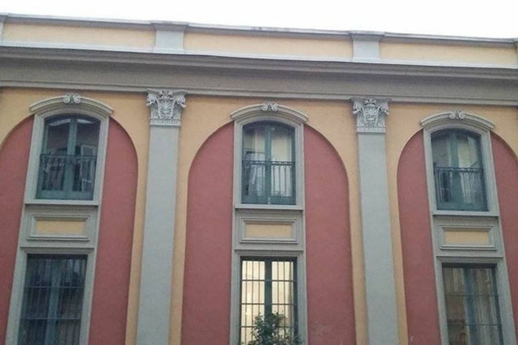 L'esterno della palazzina