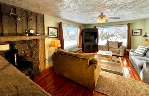 Edgewater Spacious River View Home
