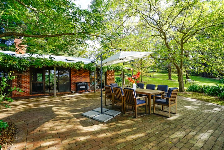 Red Hill 5 acre Family Getaway on The Peninsula